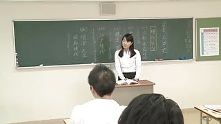Nauczycielka zerżnęła Kana Yume