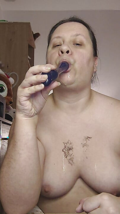 口交大量唾液和假阳具的阴户