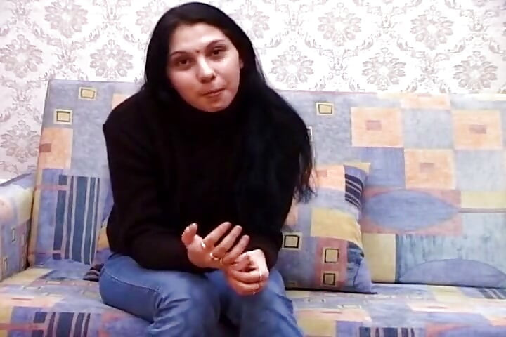 فتاة هاوية من ألمانيا تعرض مهاراتها في إرضاء الزب