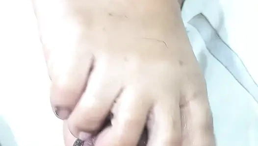 Er kann sein sperma nicht von dieser pinay-toejob-fähigkeit halten