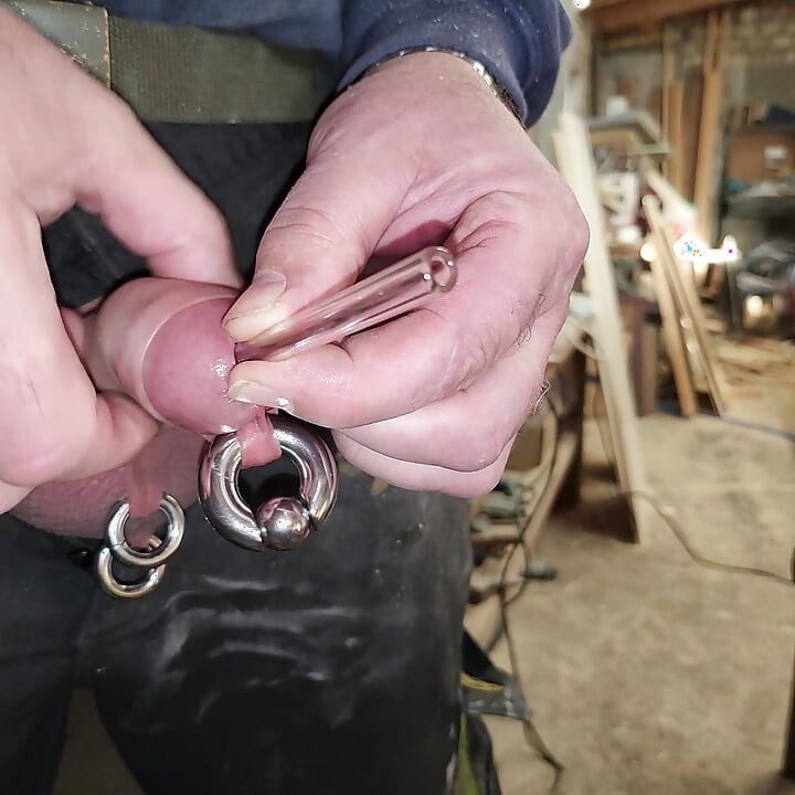 通过玻璃管喷出精子