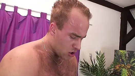 Tante seksi ini pengen banget ngentot dan siapin memeknya pakai dildo