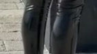 Błyszczące legginsy z gumy lateksowej z PVC