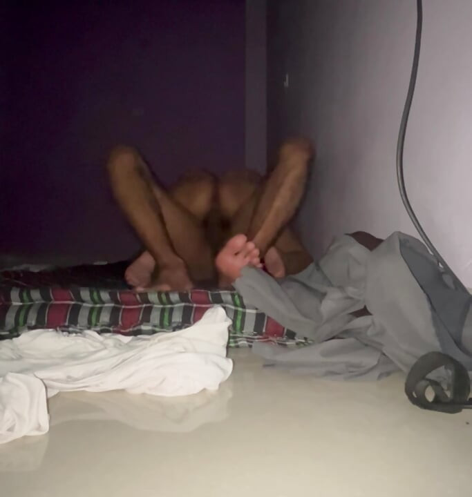 Indijska udana velika guza prekrasna stanodavka dođi u stanarsku sobu i jaše njegov kurac noću Grubi seks na madracima Glasno Hindi Prljavo
