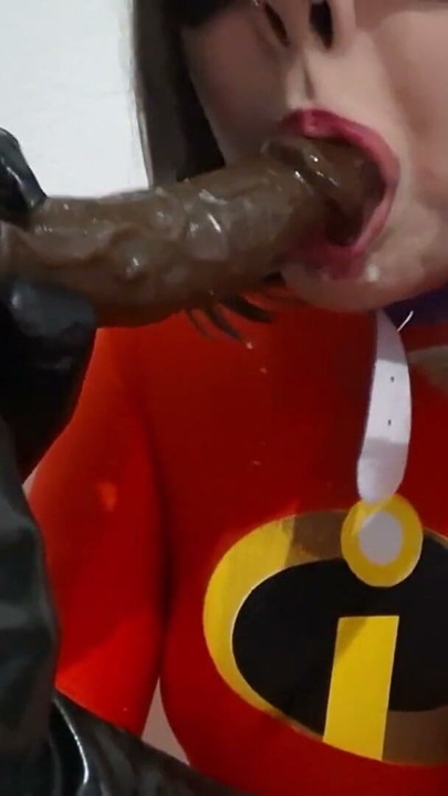 Slatki Trap Elastična Kurva Puši BBC i Guta Spermu Posle Dubokog Grla Nosehook BDSM | Klip 1