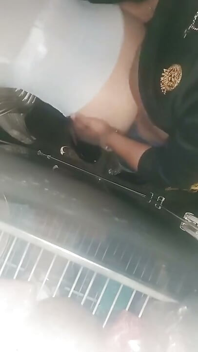 Samael Masukkan batangnya ke dalam pantat Eva sehingga dia pancut ke dalam