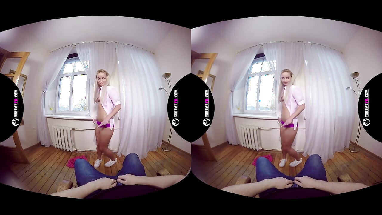 Sophia Sonne sexy loira stripper 180vr