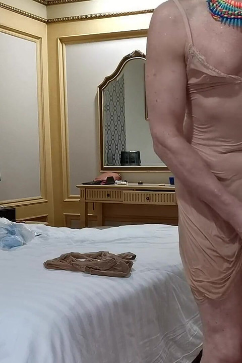 Sissy Slut Michelle Morning Wake-up in Bangkok Hotel and Web Show