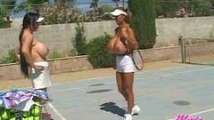 Minka и Jade Feng - теннис топлесс