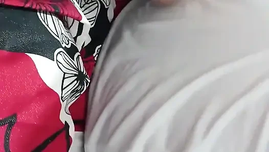 Ich masturbiere, während meine frau ihre nägel macht