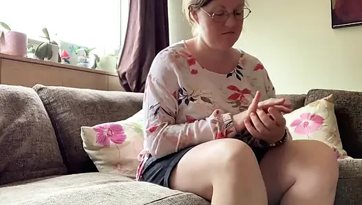Heiß Und Geil Auf Der Couch Im Fenster in Einer Hitzewelle