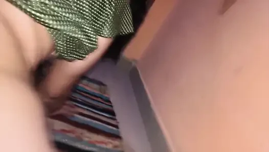 Adik tiriku yang imut memberiku kesempatan untuk bercinta kemarin. Kami berdua menikmati malam penuh