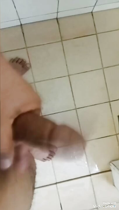 Masturbación de polla, relajación del pene, masaje de lund, masturbación en el baño, polla dura, polla sin circuncidar