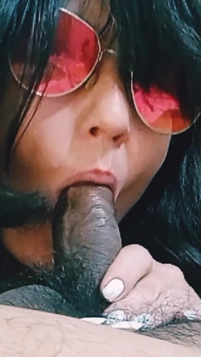 Bini jalang blowjob rakaman dekat dengan cermin mata hitam | Klip 2