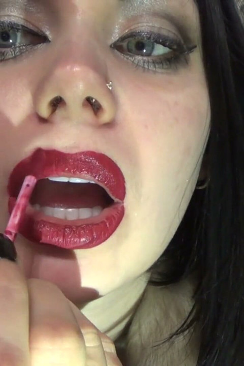 Kamu suka bibir & lipstikku