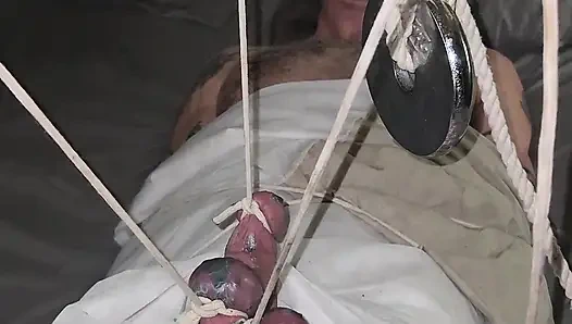 CBT gadis cantik dibungkus, ditimbang, dan di waxing