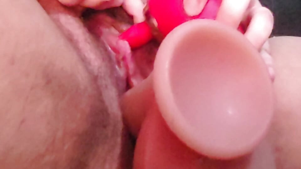 Cumming med en slikkevibrator