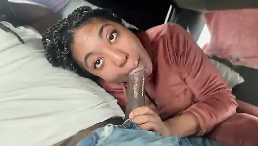 Bir hayranını sikiyorum beni kamyonda büyük siyah yarağıyla tavlıyor profesyonel bir sokak fahişesi gibi