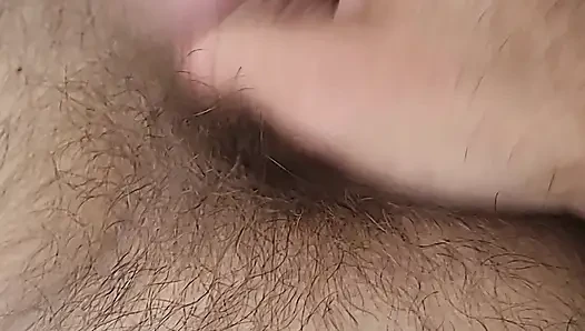 Küçük olanı mastürbasyon yaparken izliyorum