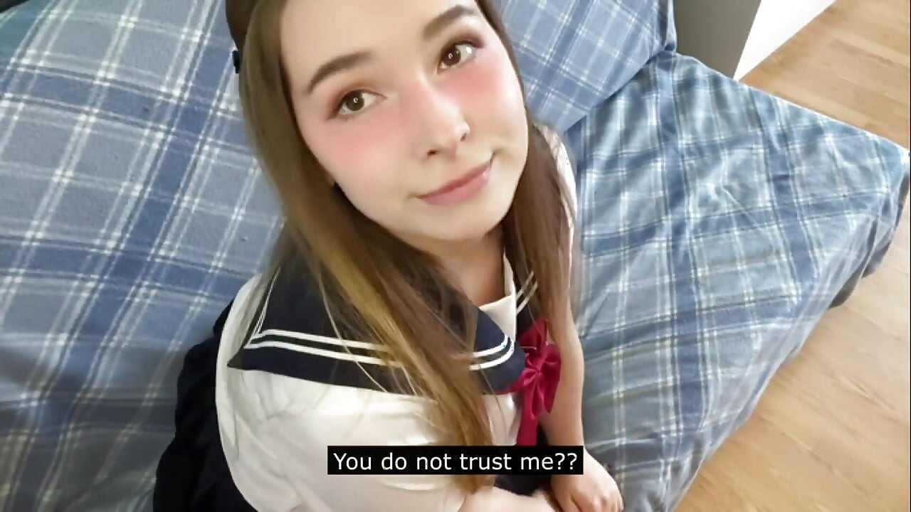 Si comel Dalam Pakaian Seragam Kolej Jepun Menyentuh Zakar Awak Dan Dimalukan