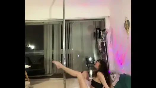 Çıplak Dansçı