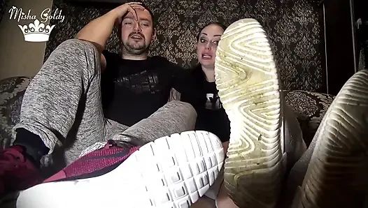 Riechen und kommen von unseren schmutzigen schuhen, socken und füßen