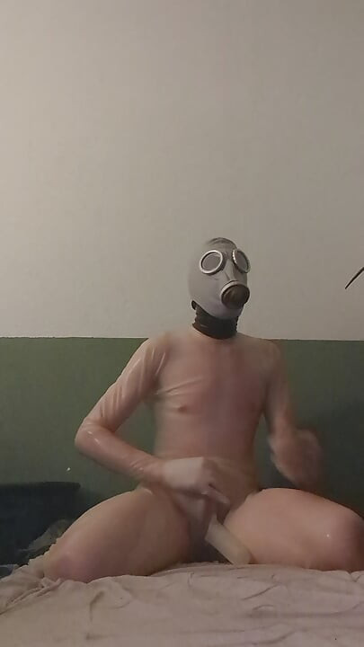 fiest time trying on latex and playing