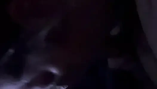 Kedi yavrusu yarak emiyor