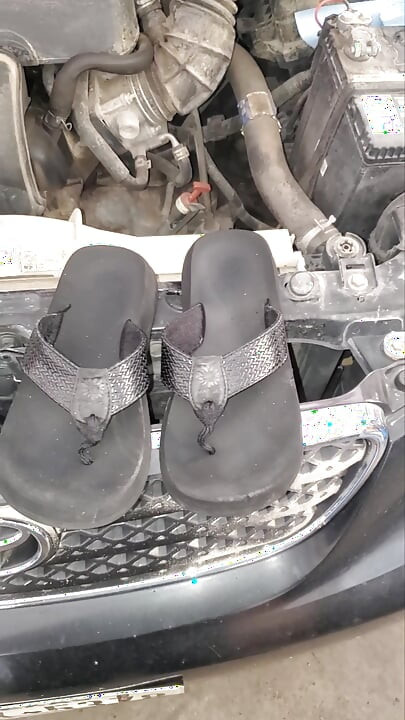 mechanic friend wife flipflops in her car