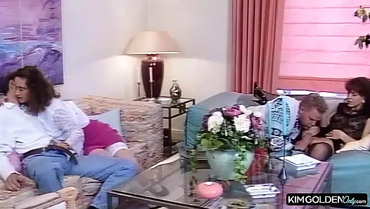 Heisser Oral und harter Fick auf dem Sofa