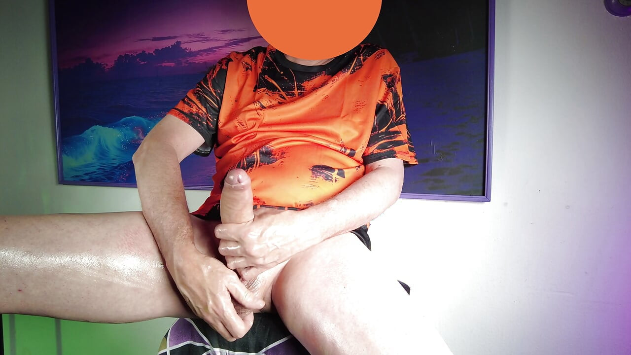 Big oiled cock masturbating 931
