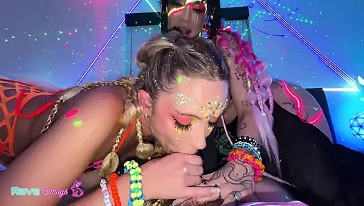 Khloe kapri dan nova cane berbagi kontol brian di seks threesome sama neon!
