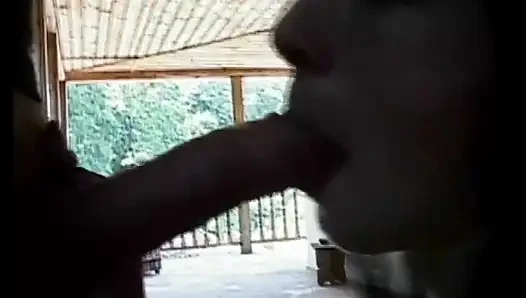 Ateşli sürtük bu dünyada her şeyden çok yarak emmeyi seviyor