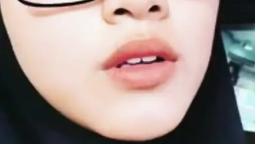 Bir Kadının Hijab Küpe Takma Hakkı