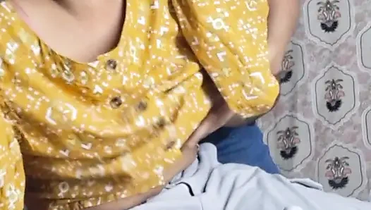 Sweetsex2001i was mopping the house, I was on the boss and my back was hurting a lot, sir, it felt very good now.