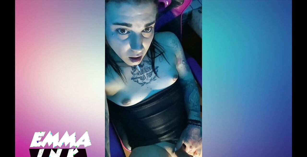 Moj dečko je igrao FIFA-u i u međuvremenu sam se odlučila igrati s guzicom i onim analnim kuglicama koje su davale vruću drkanje