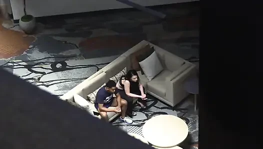 Karma si cewek jalang ini dientot habis-habisan sama kontol besar pria kulit hitam