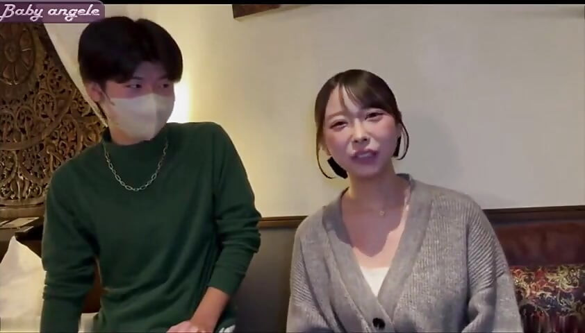 第一次与著名的成人影响者, 紧张的新人挣扎, 但推动他尴尬的处女作