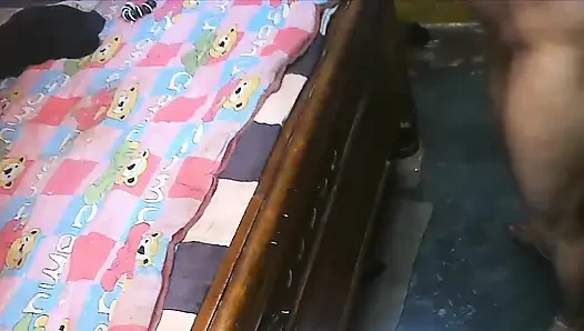 Hintli seksi kadını domaltarak sikiyor