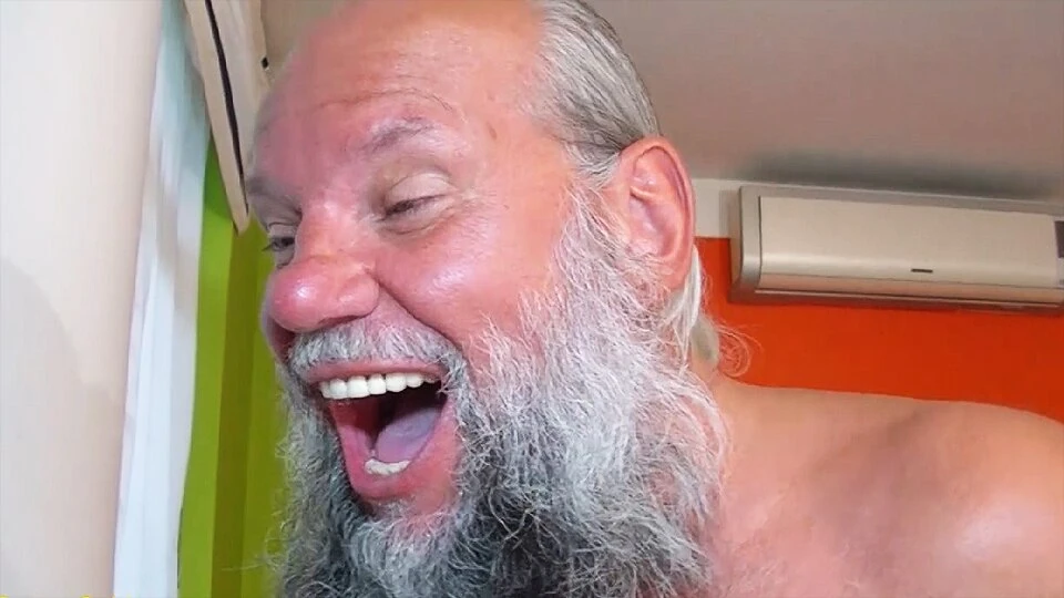 Parece que o vovô se diverte