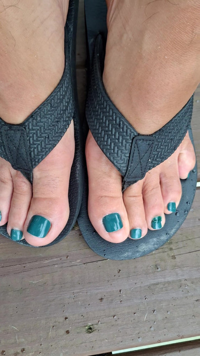Would you suck my polished male toes