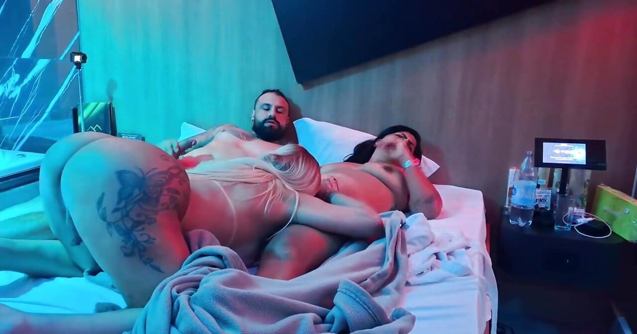 Prvi put s trans-osobom: Završio sam na njenom kurcu i uništio taj mali šupak!
