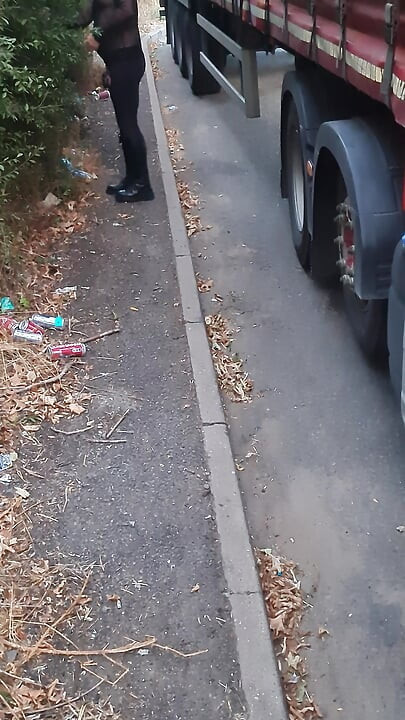 Kurac zaključana sissy sisa dildo na otvorenom