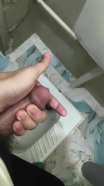 Wanita manapun pengen dipijat dan kontolku sampai aku crot banyak banget