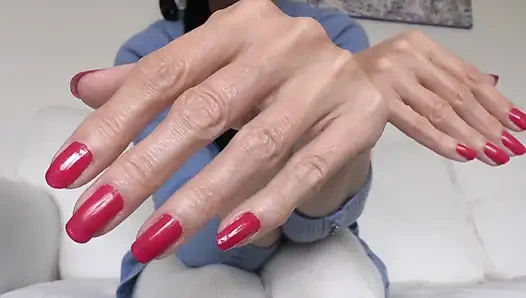 Kuku merah, dipersembahkan oleh lady victoria valente