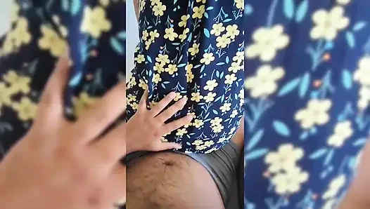 Orang asing ngentot aku dengan imbalan ngentot aku di rumahnya beberapa hari!