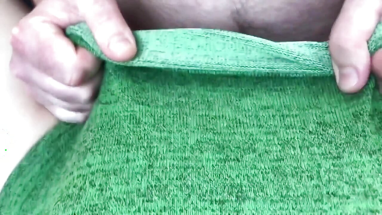 Por favor, não goze dentro. Porra nos meus pubis peludos. Buceta cremosa. Orgasmo feminino. Close-up.