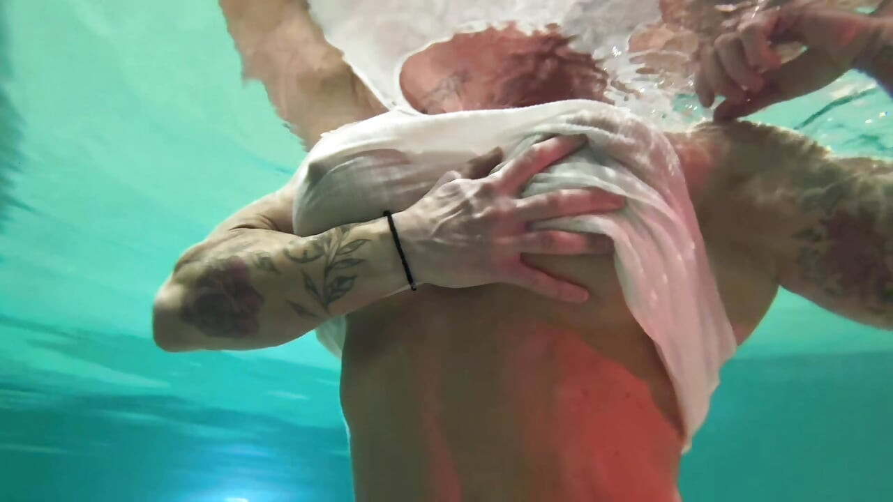 Amazon Kandy Flexes Her Massive Biceps in Her Hotel Pool