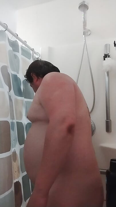 5-12-2026 accroupie et douche aujourd’hui