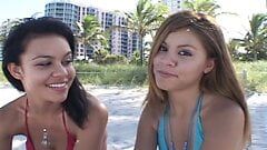 Amateur pijpbeurt van twee jonge meisjes die ik op het strand in Miami heb ontmoet
